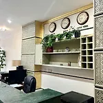 Family Hotel 007