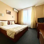 Family Hotel 007