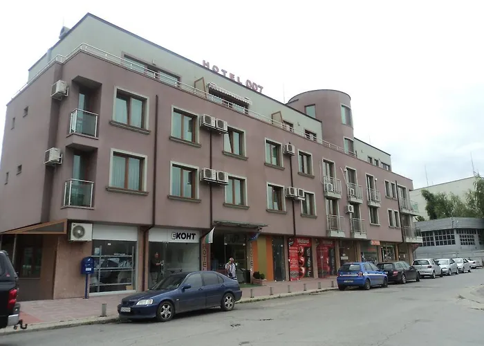 Family Hotel 007