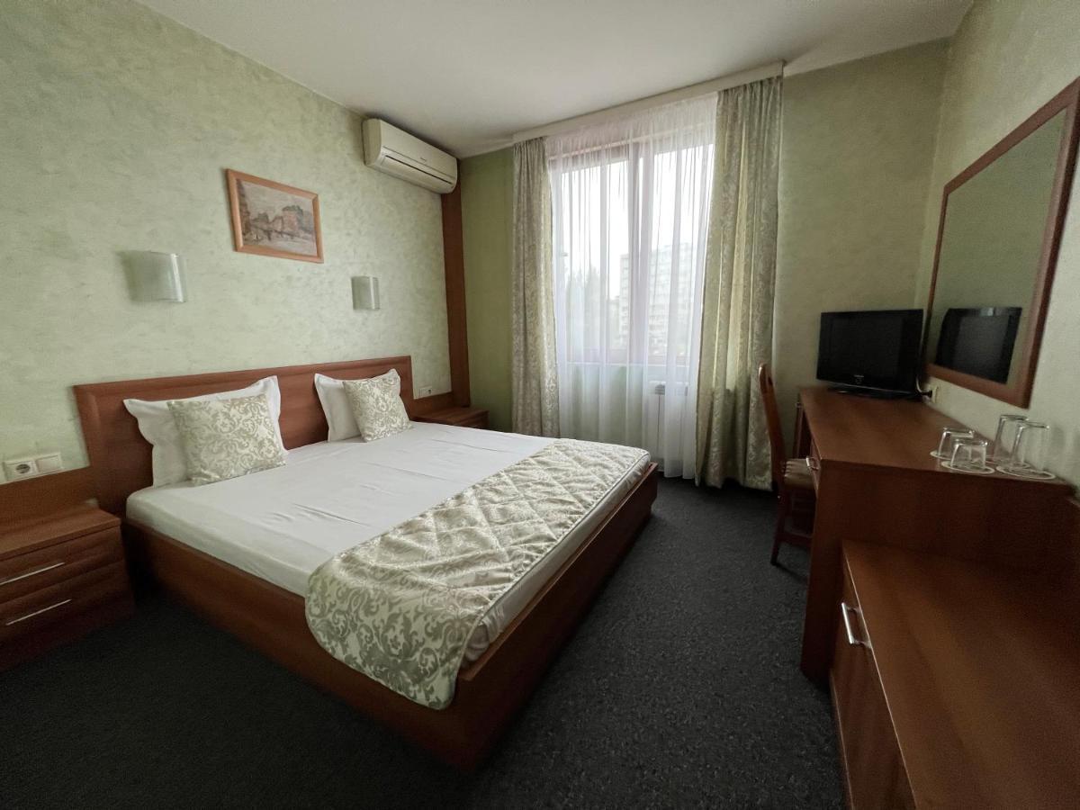 Family 007 Hotel 2*